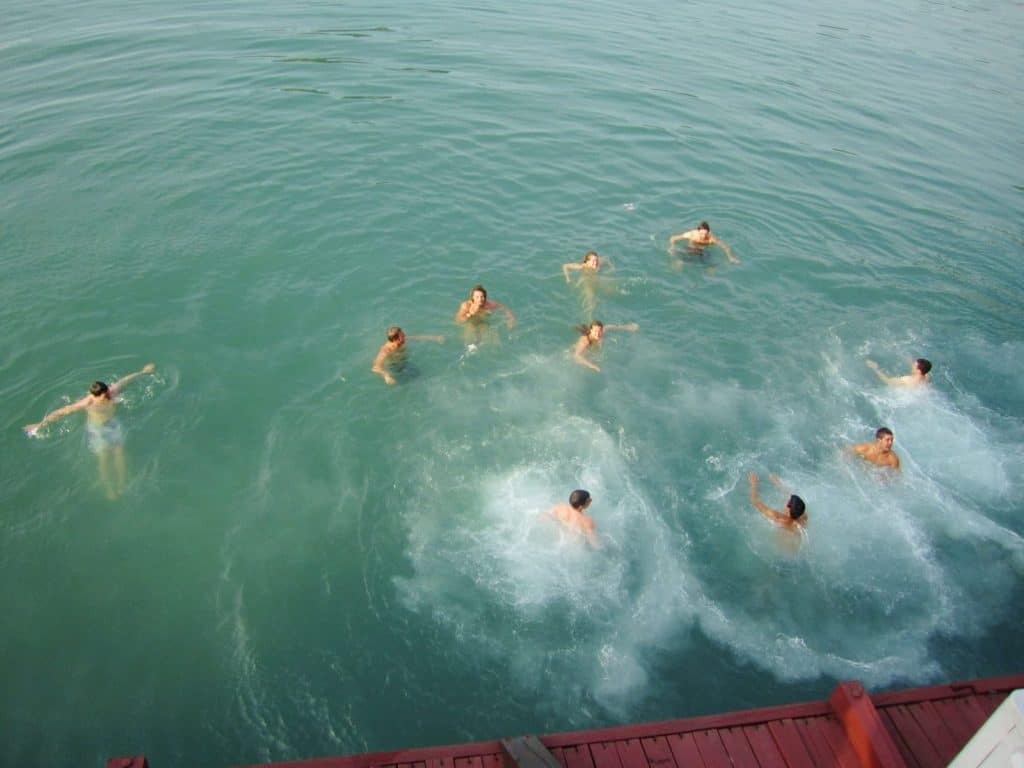 halong bay cruise party