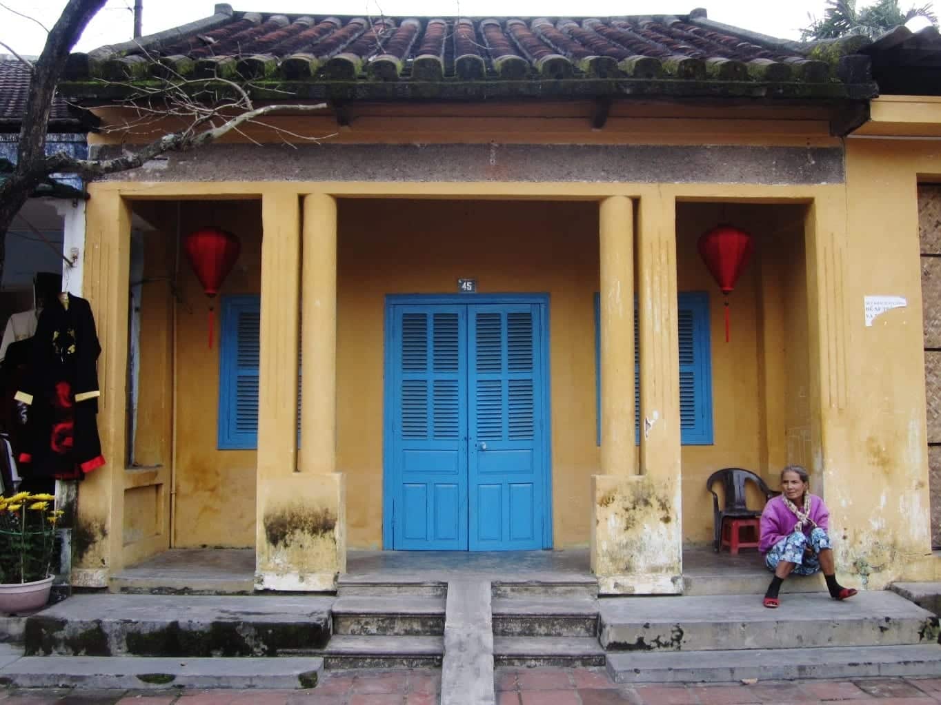 Old Woman in Hoi An