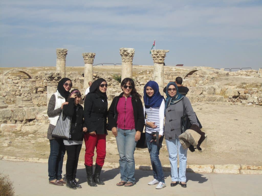 Kate posing with a group of Jordanian teenage girls in Amman