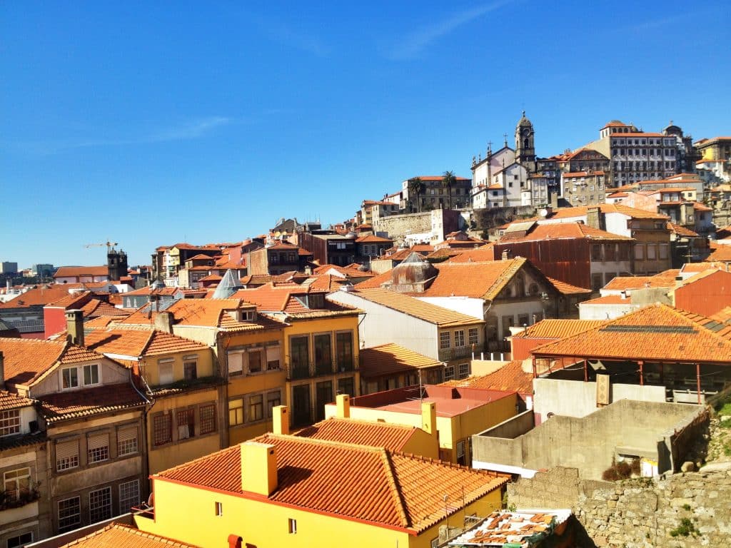 A hill with lots of orange-topped roofs in Porto.