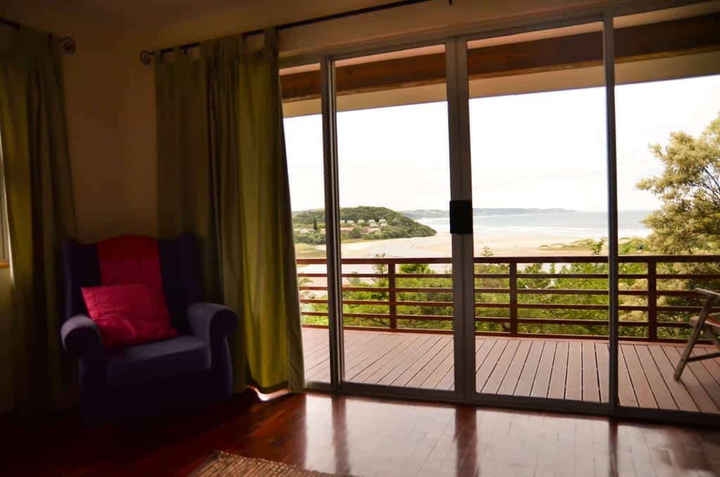 Buccaneer Backpackers Lodge Room