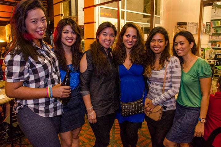 Kate poses with five of her Filipina readers in Manila.