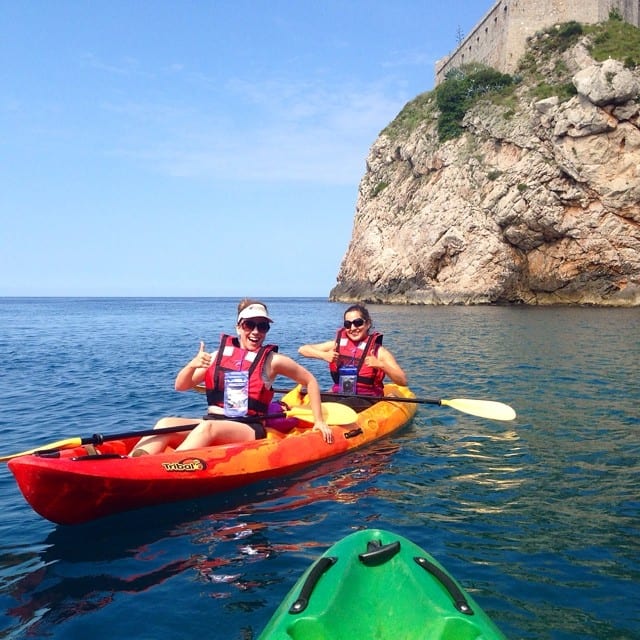 Rachelle and Kate kayaking. Image via @TheTravelBite on Instagram