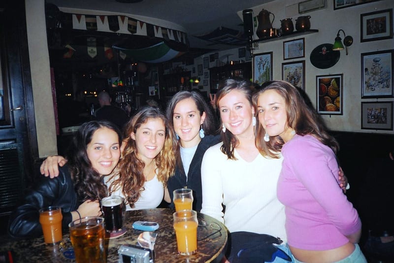 Girls at the bar, Florence