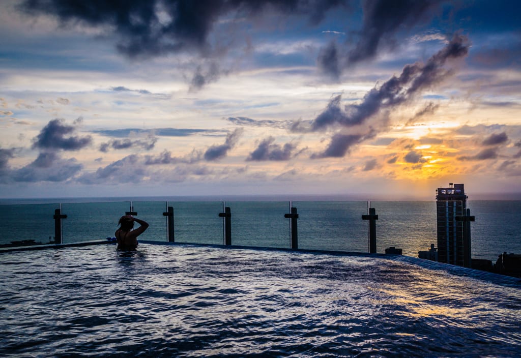 Cinnamon Red Infinity Pool Colombo