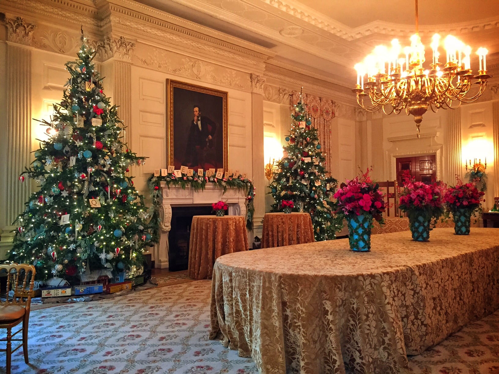 can you tour the white house during christmas