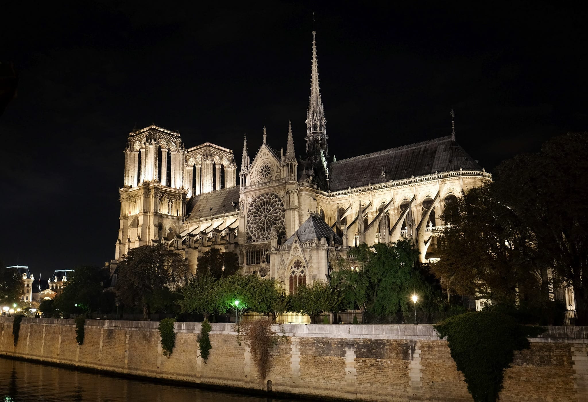 Notre-Dame cathedral lit up at night.
