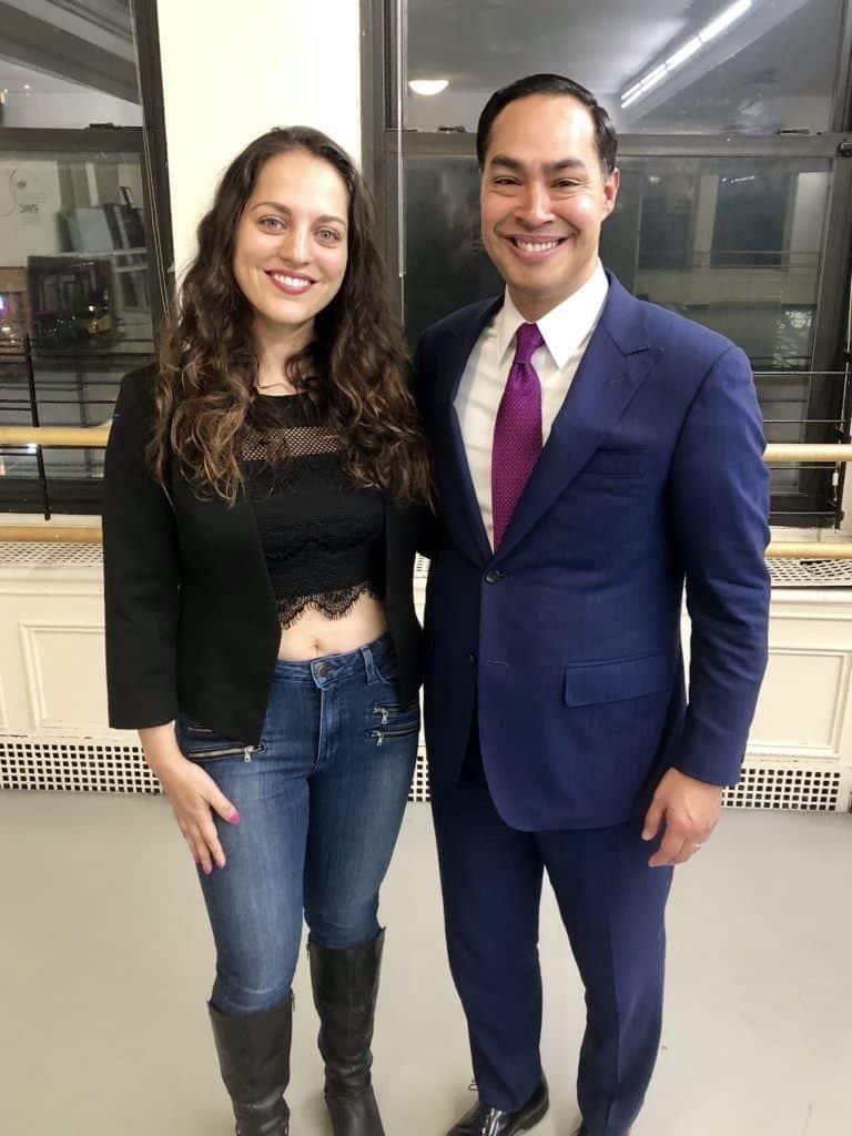 Kate arm in arm with Julian Castro