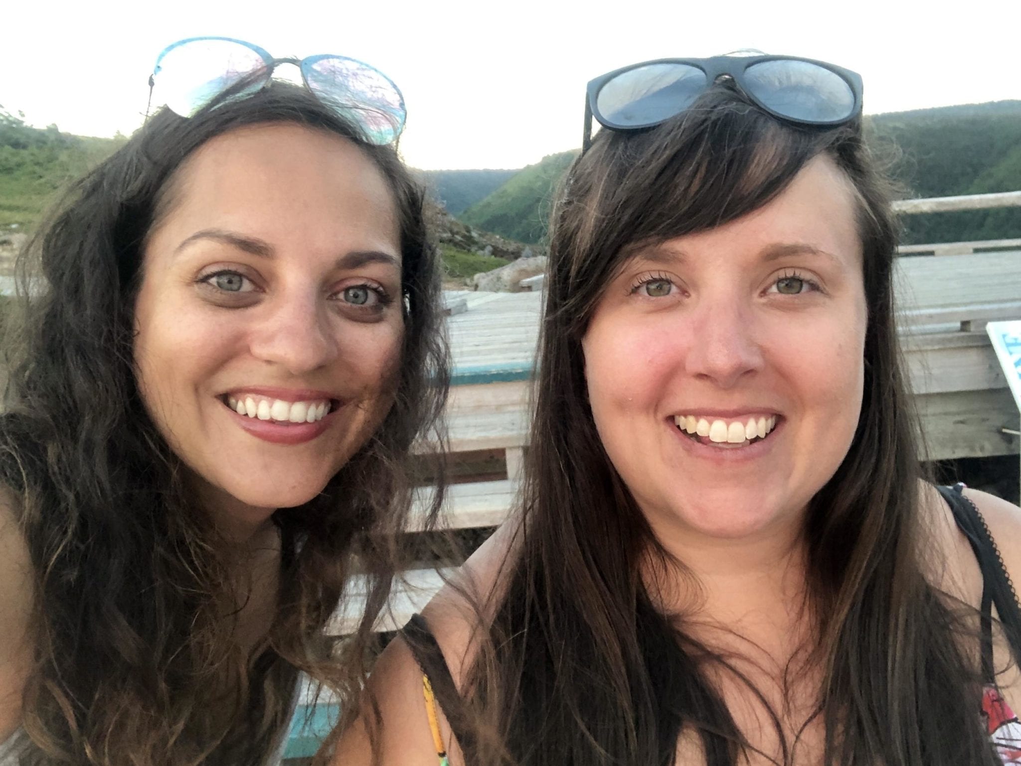 Kate and Cailin pose for a selfie on the Skyline Trail.