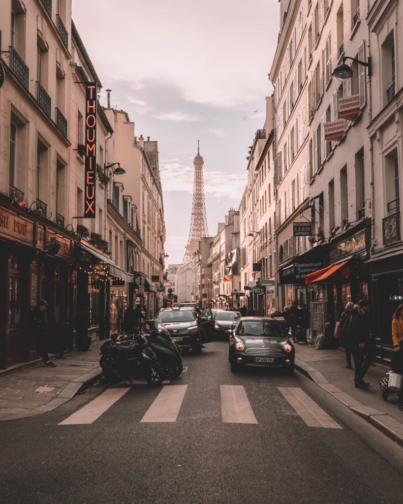 A busy view of Rue Saint Dominique with lots of traffic and the Eiffel Tower in the background