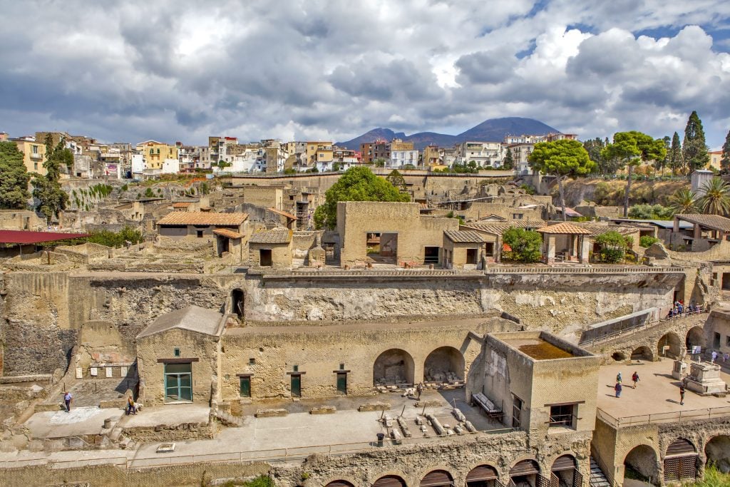 A large city of ancient ruins, with lots of columns and porticoes.