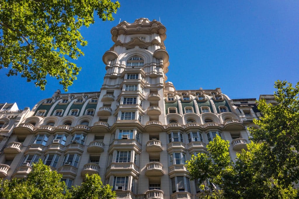 A tall office building in Buenos Aires with crenellated sculptures around each window.