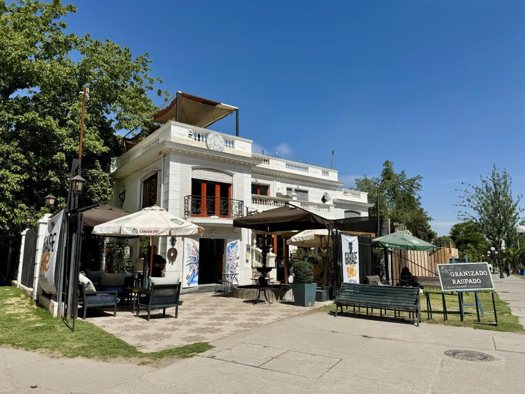 A chic white coffeehouse in Santiago.