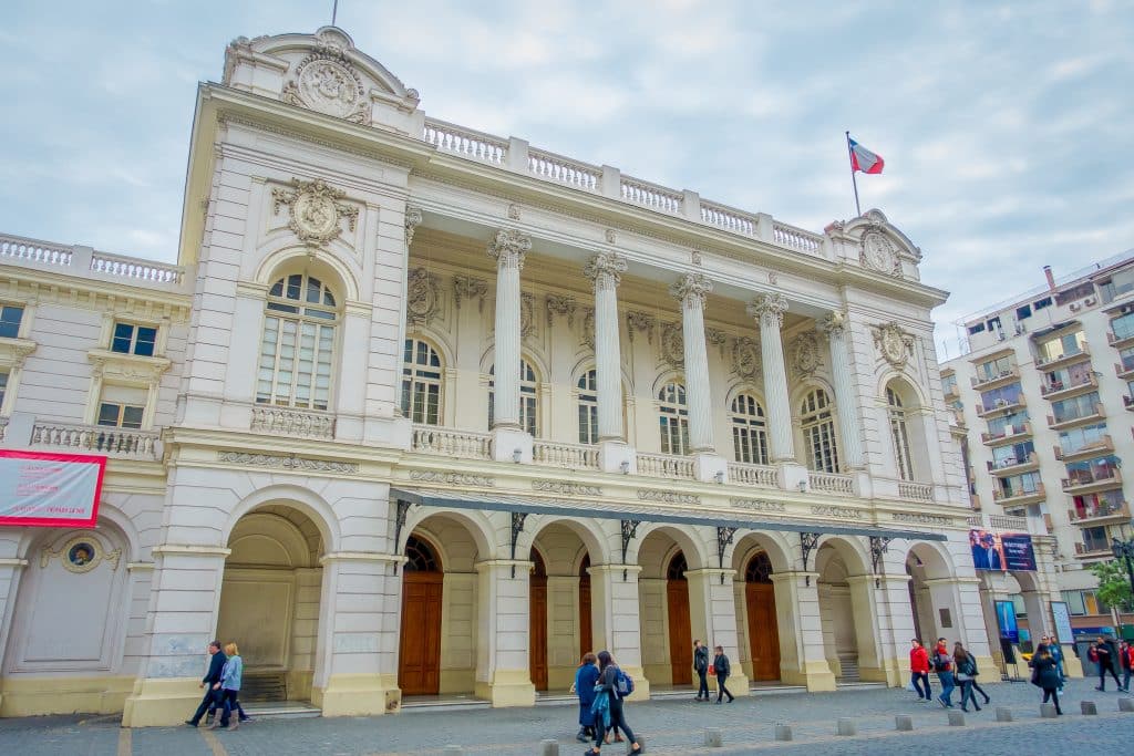 Chile's big Teatro Municipal, a white building with lots of Greek columns.